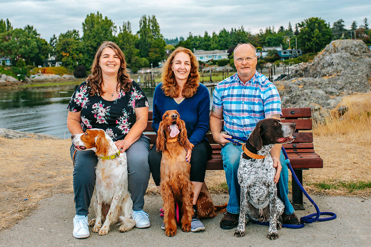 Laura Frost (middle) with her sister, Elizabeth Johnson, husband Mark Frost and their dogs. (Contributed/Laura Frost campaign)