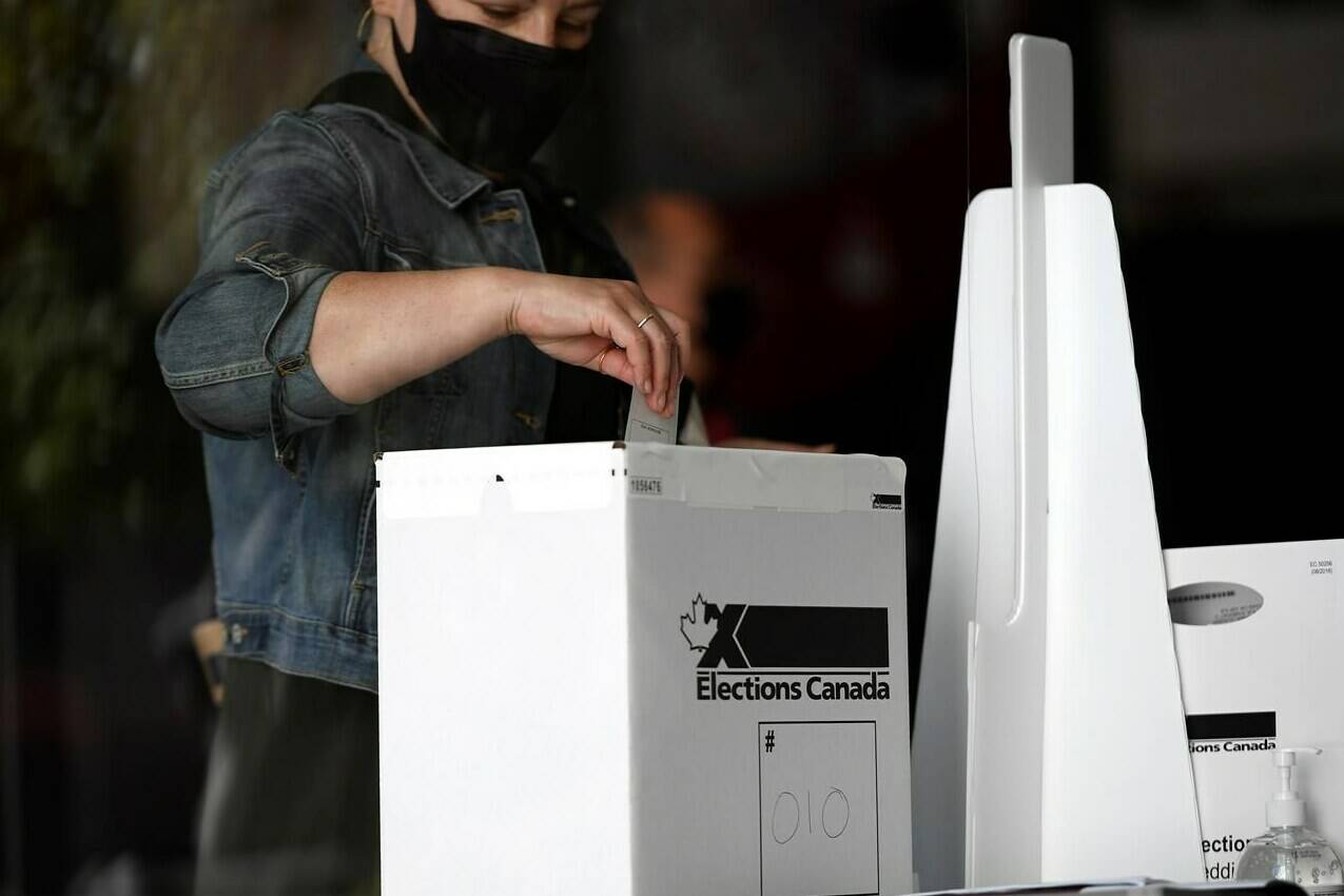 A voter casts their ballot at a polling location on election day during the 44th Canadian general election, on Monday, Sept. 20, 2021. Canadians may not be thrilled with the outcome of last week’s federal election but a new poll suggests few are angry that it produced an almost identical result to the 2019 nation-wide vote. THE CANADIAN PRESS/Justin Tang
A voter casts their ballot at a polling location on election day during the 44th Canadian general election, on Monday, Sept. 20, 2021. Canadians may not be thrilled with the outcome of last week’s federal election but a new poll suggests few are angry that it produced an almost identical result to the 2019 nation-wide vote. THE CANADIAN PRESS/Justin Tang