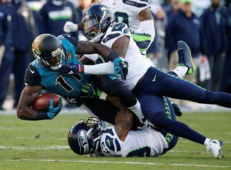 Injured Seahawks stars giving tips to replacements