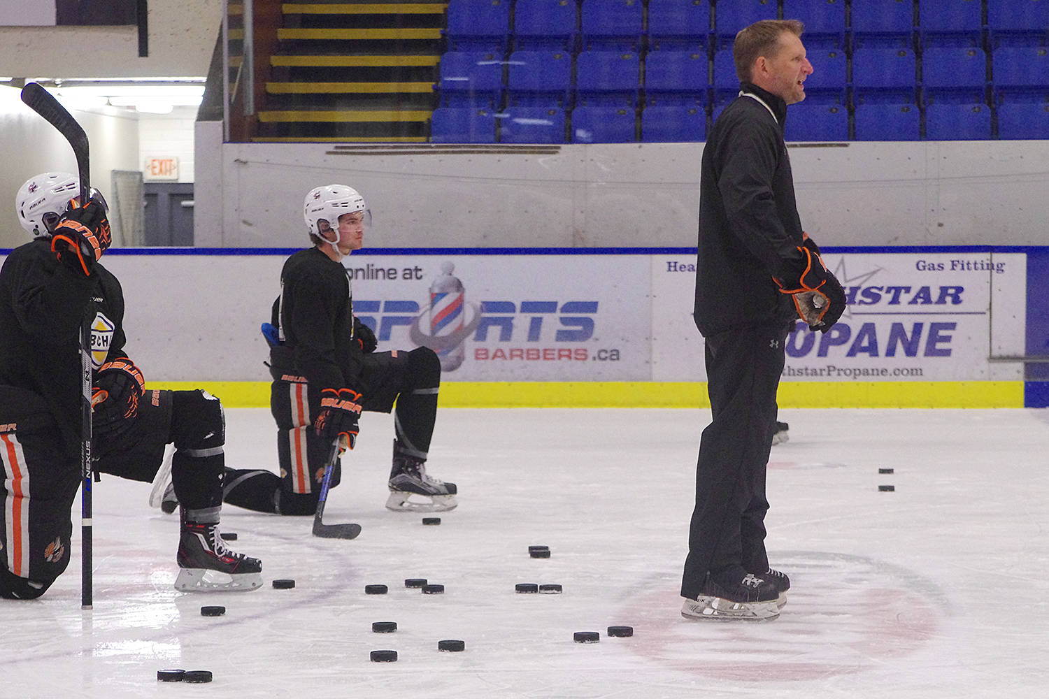 Mike Vandekamp leads a Nanaimo Clippers practice at Frank Crane Arena earlier this season. Team owner Wes Mussio tweeted out early Friday morning that Vandekamp has been replaced as coach and GM. (NEWS BULLETIN file)