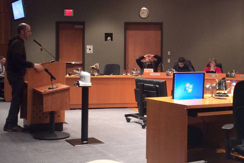 The recording of a committee of the whole meeting last week was stopped and re-started. (NEWS BULLETIN photo)