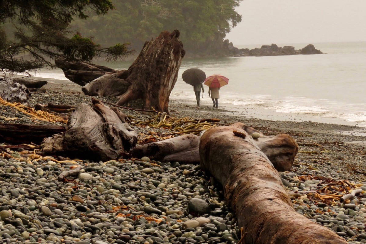 A little bit of rain never stops a true West Coast resident. (Photo by Lee-Ann Ruttan)