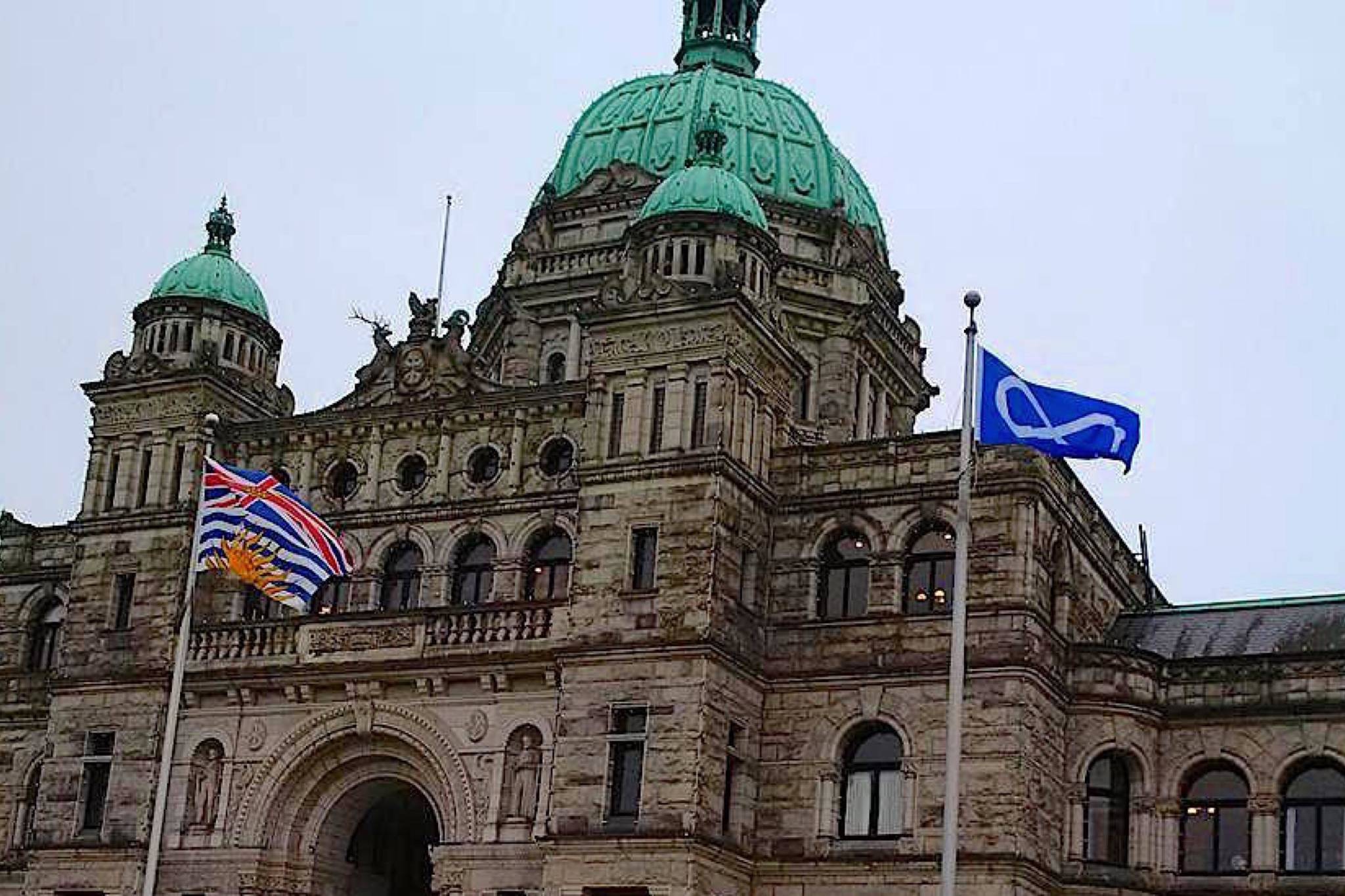 Metis Nation’s flag flying beside B.C.’s flag at the B.C. legislature in Victoria. (Black Press Media files)