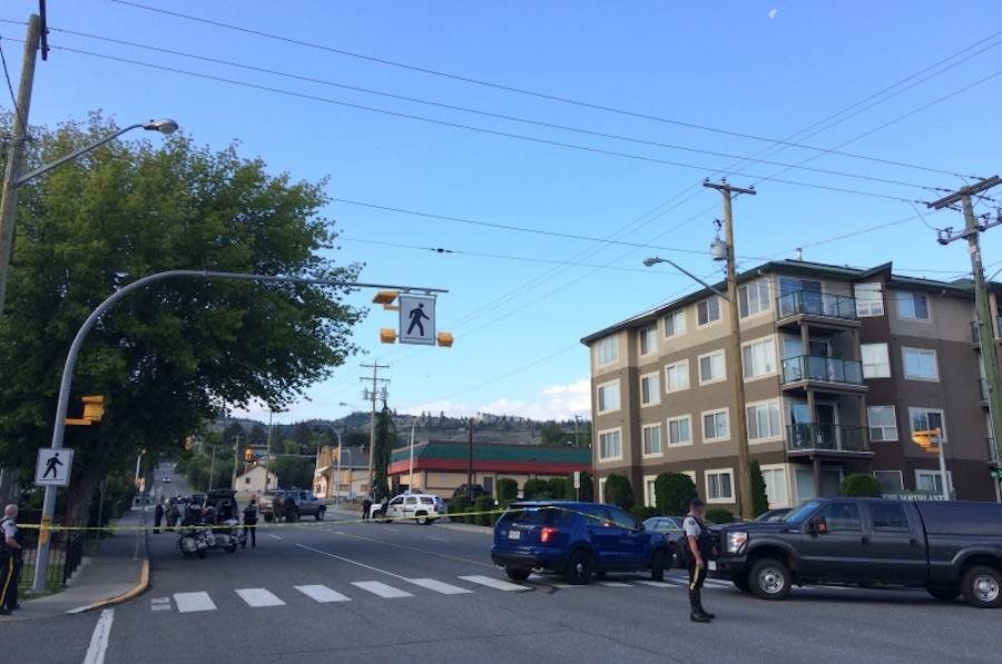 Update: RCMP successfully remove man from Kamloops Denny’s