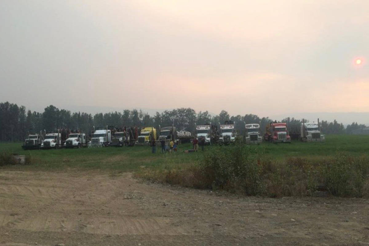 UPDATED: Protest erupts after B.C. Wildfire Service nixes sprinkler idea to combat large fire