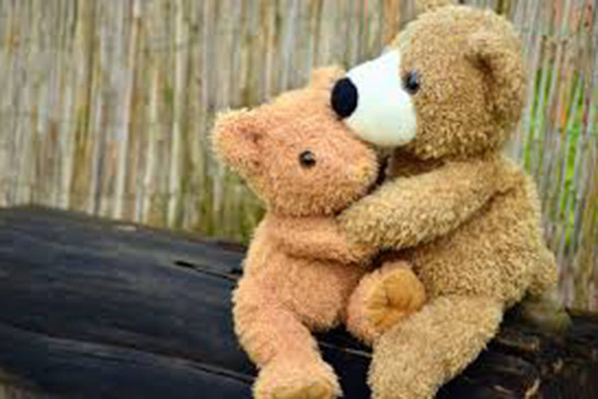 Are you a fan of hugs? (pixnio.com photo)