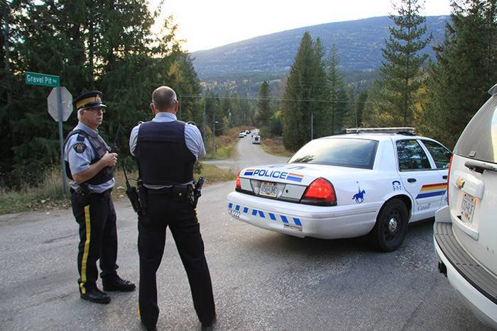 A police roadblock near Slocan during the hunt for Peter de Groot in 2014. (Black Press Media file)