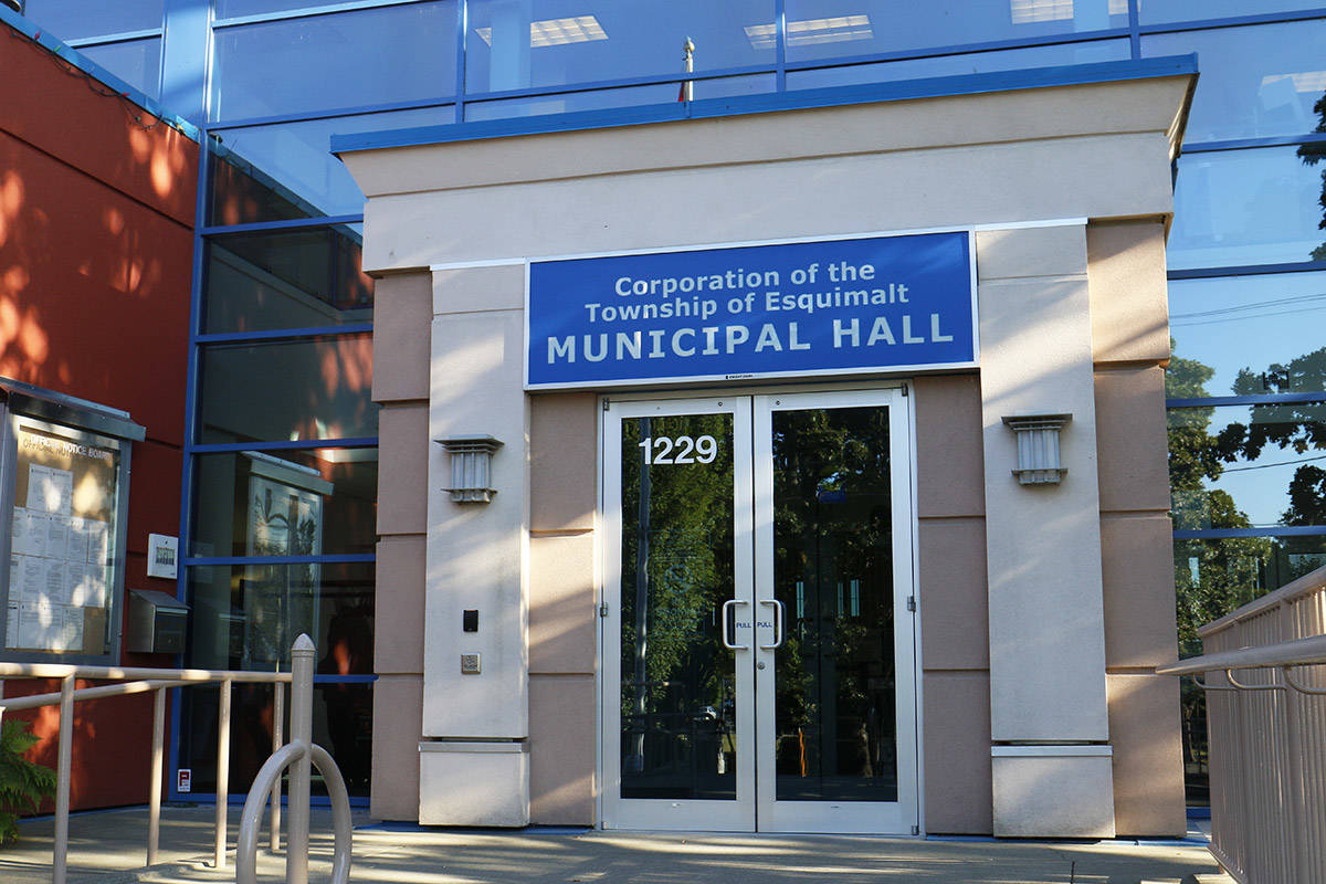 Esquimalt votes for pay hike for incoming council