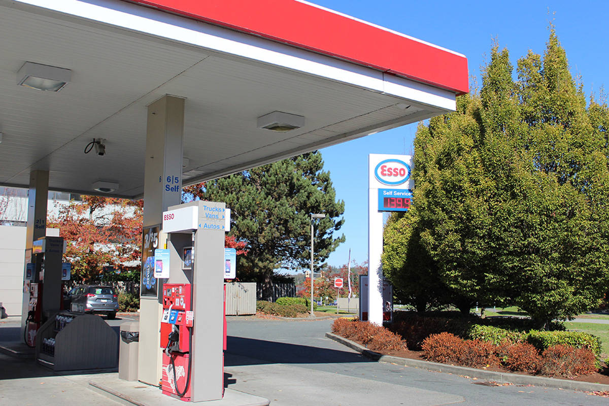 Gas still sits at $139.9 per litre at the Esso station on Carey Road. (Wolf Depner/News Staff)