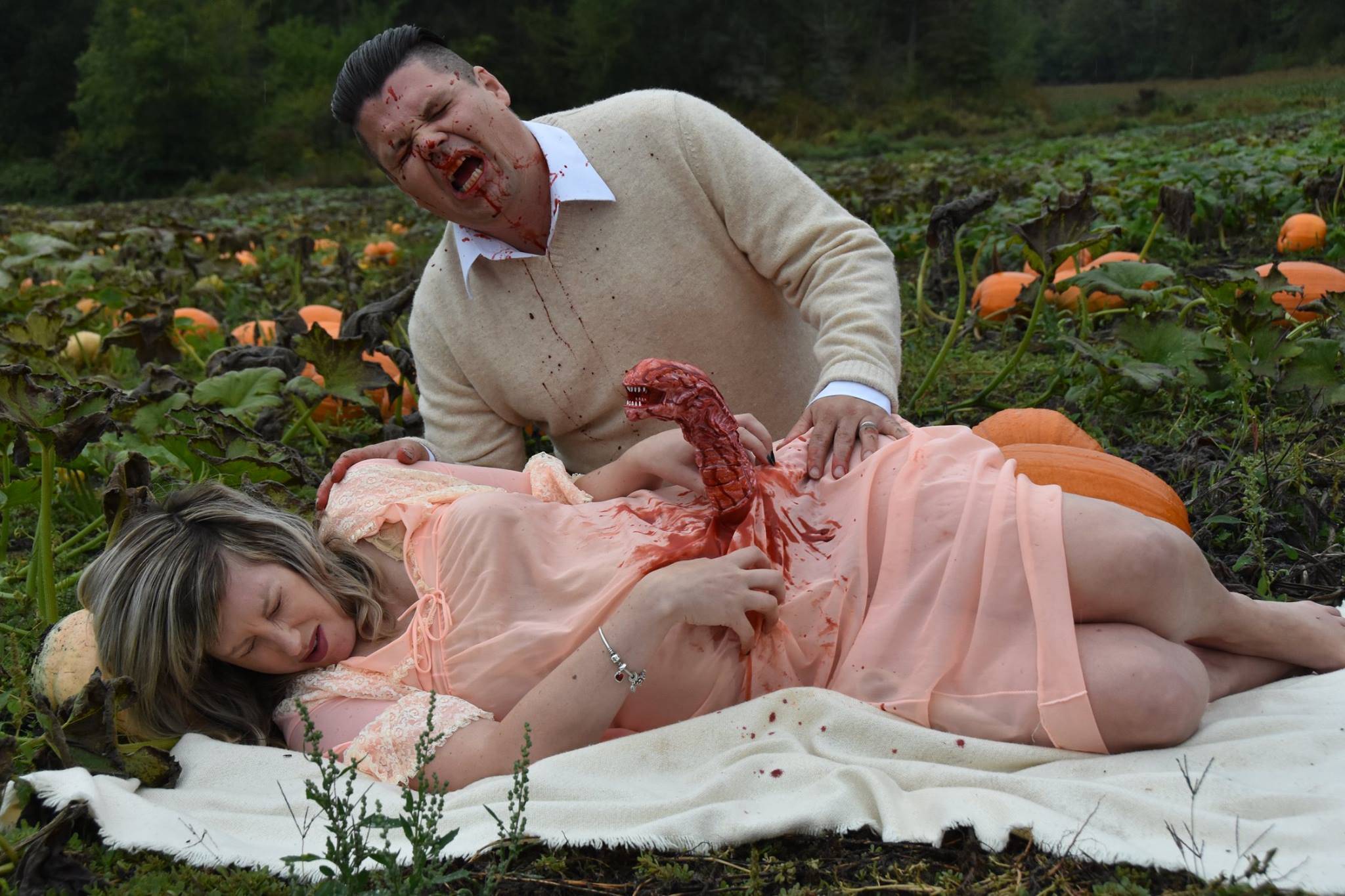 Nanaimo couple capture horrific maternity photos inspired by Alien scene