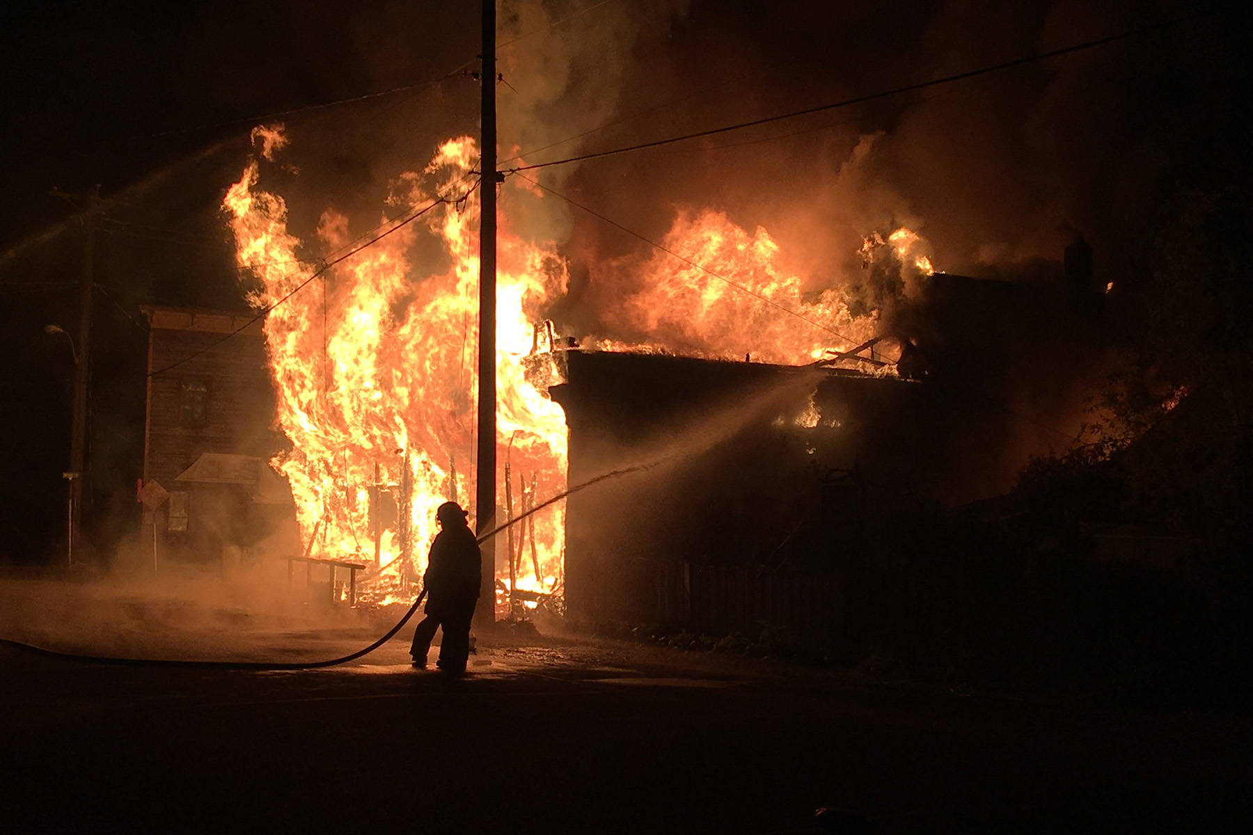 VIDEO: Fire destroys historic small-town B.C. restaurant