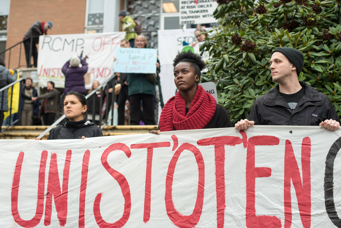 A rally in Victoria takes over the front steps of the Victoria Law Courts Thursday to stand in solidarity with Unist’ot’en Camp. (Keri Coles/News staff)