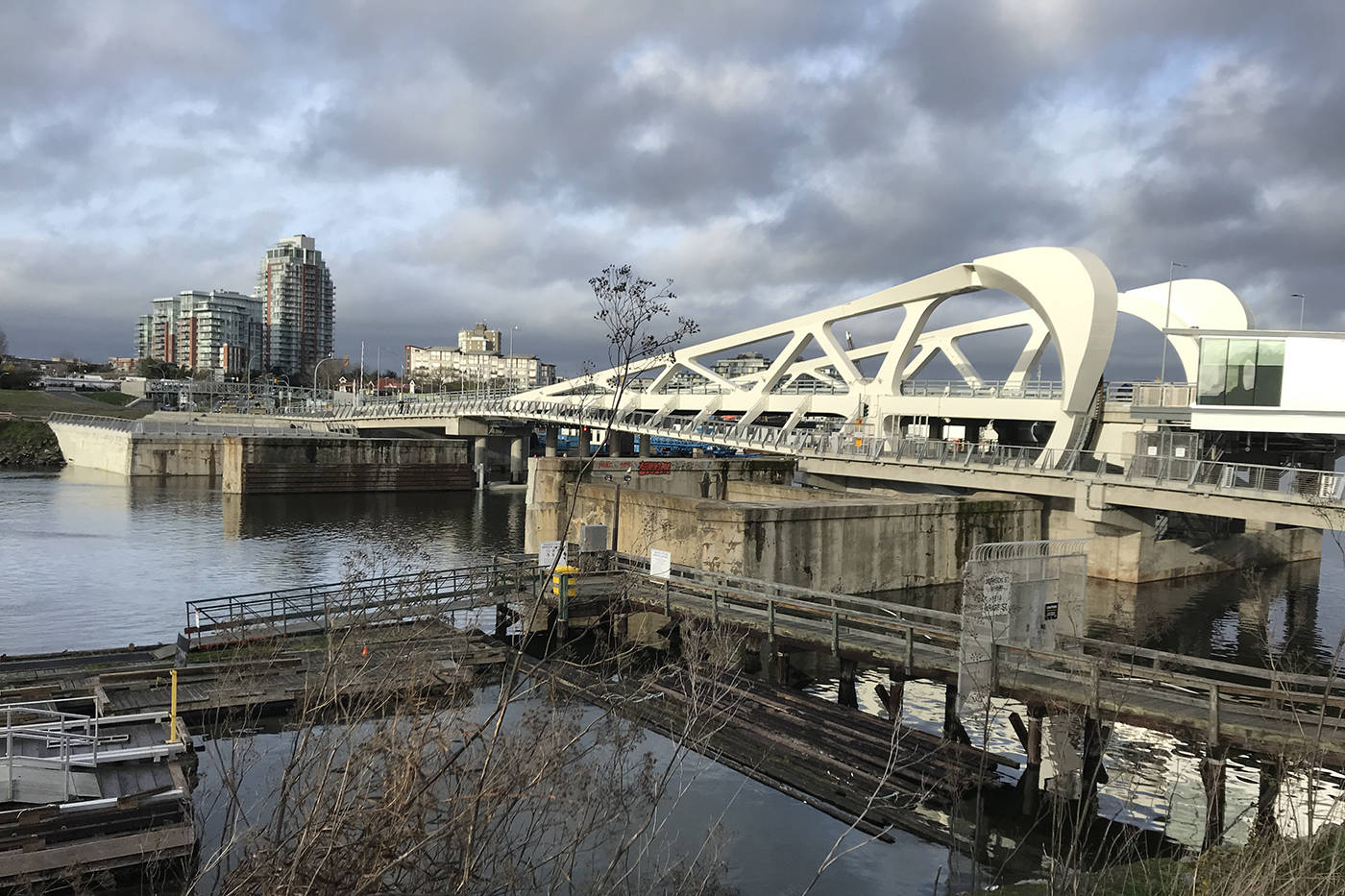 Man dies after falling from B.C. bridge