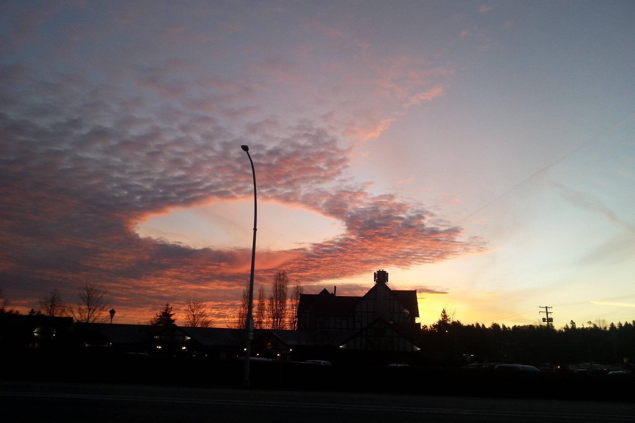 A fallstreak hole near Sidney, B.C. photographed by Bill Buckingham on Jan. 28 around 6 a.m. (Bill Buckingham photo)