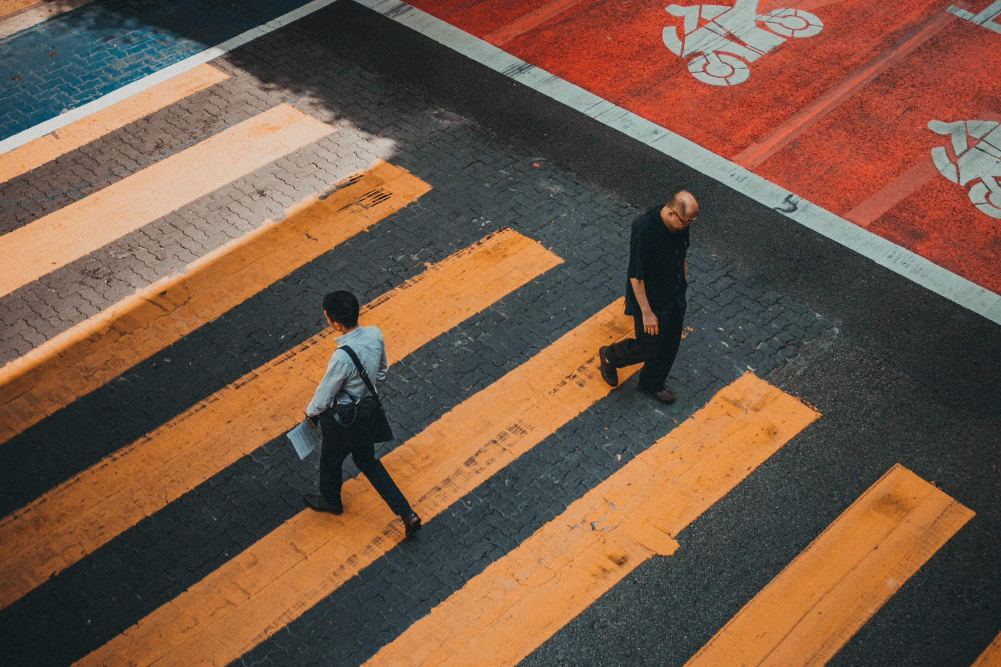 Victorians still use Craigslist to track down their “Missed Connections.” (Photo by Deva Darshan on Unsplash)