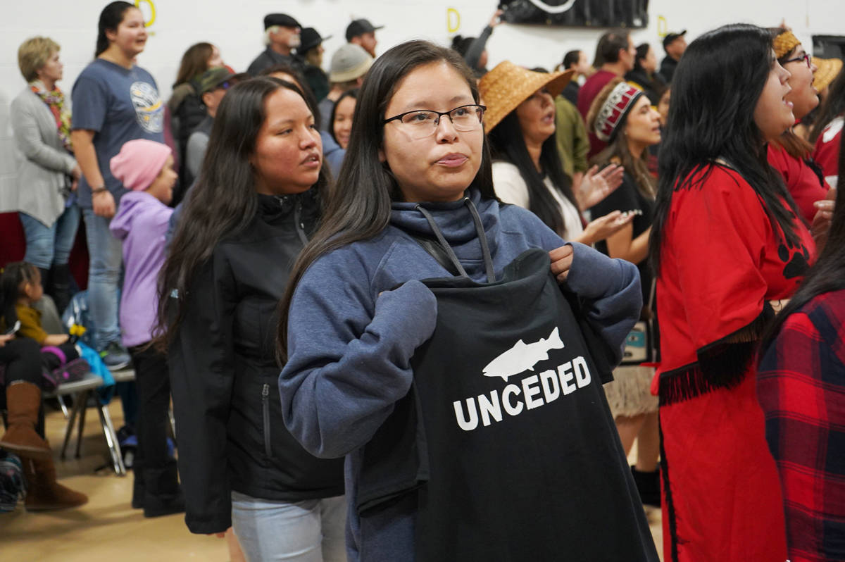 Bella Coola women’s team wore shirts in support of the Wet’suwet’en who are protesting the Coastal GasLink pipeline. (Shannon Lough / The Northern View)