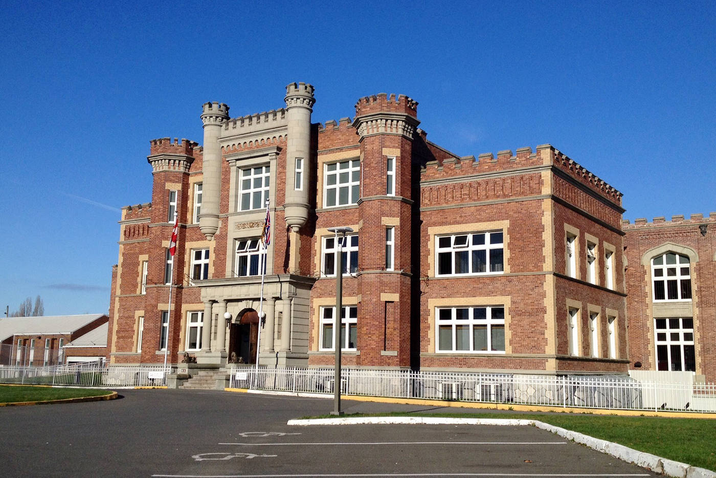The Vancouver Island Regional Correctional Centre at 4216 Wilkinson Rd. was cited in a recent Auditor General progress audit on correctional facilities as the worst offender in B.C. for overcrowding, with 66 per cent of inmates “double bunked” as of 2018. (Koa Barroeta photo)