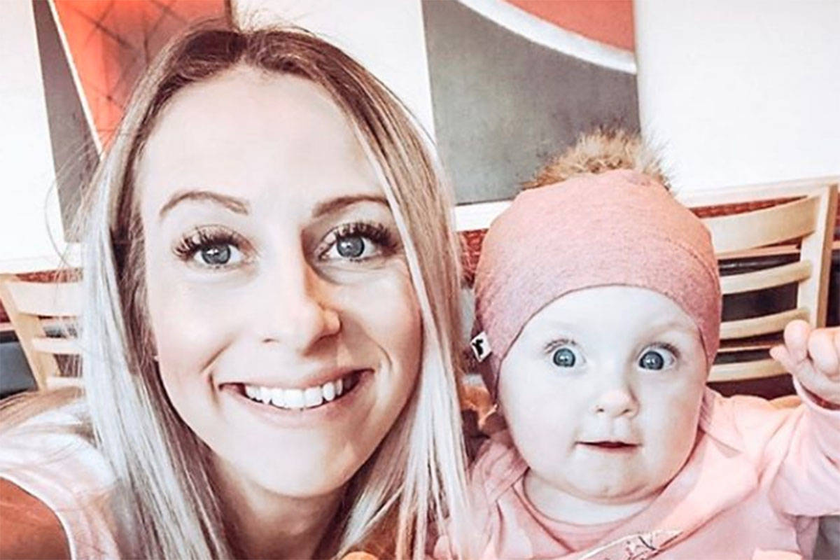 Jade Schievink with daughter London. File