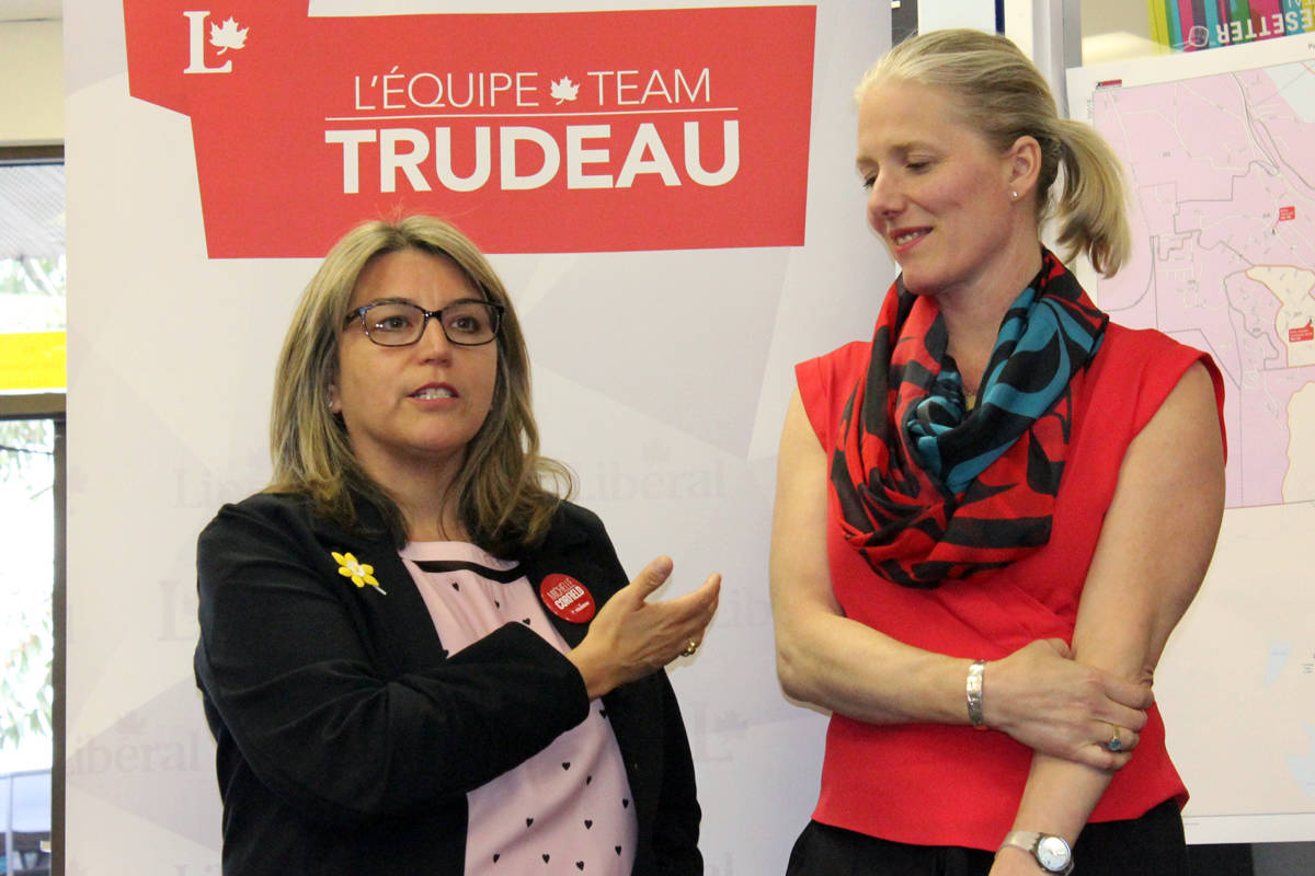 Liberal candidate Michelle Corfield stands beside environment minister Catherine McKenna at Corfield’s campaign office. McKenna and Corfield rallied supporters prior to door knocking on Tuesday night. (Nicholas Pescod/NEWS BULLETIN)