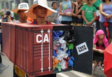 Filipino President Duterte gives Canada one week to take trash back