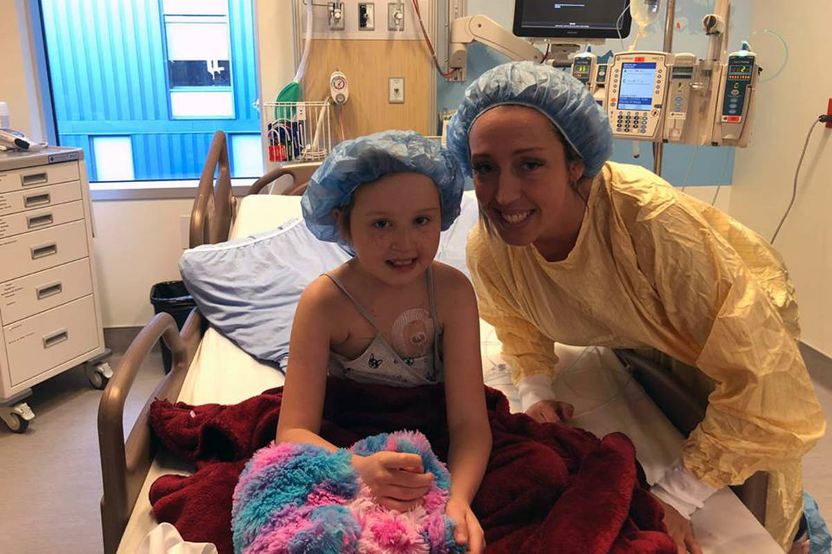 Hannah Day and her mother Brooke Ervin in a picture posted to Facebook before Day underwent a biopsy surgery for tumours in her brain. (Facebook/Brooke Ervin)