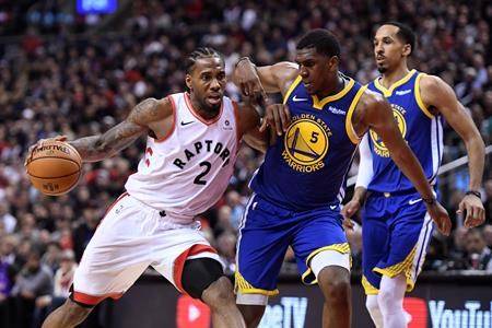 Toronto Raptors forward Kawhi Leonard (2) drives up court as Golden State Warriors centre Kevon Looney (5) defends during second half basketball action in Game 1 of the NBA Finals in Toronto on Thursday, May 30, 2019. (THE CANADIAN PRESS/Frank Gunn)