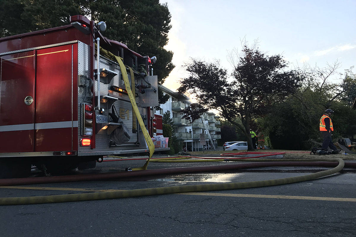 BREAKING: Morning apartment fire in Saanich on Richmond Road