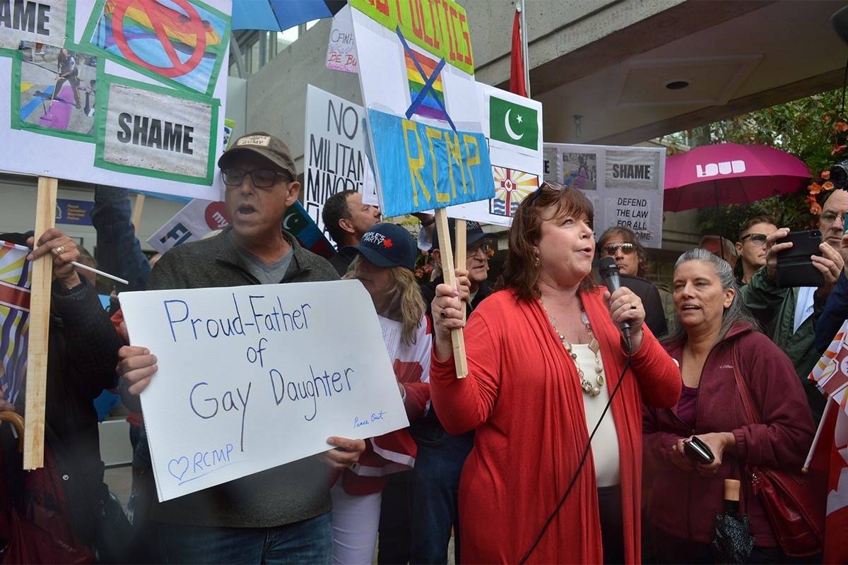 Definitely not seeing eye to eye: Supporters and opponents of the Surrey RCMP’s raising of the Pride rainbow flag above its main entrance Monday. (Photo: Tom Zytaruk)