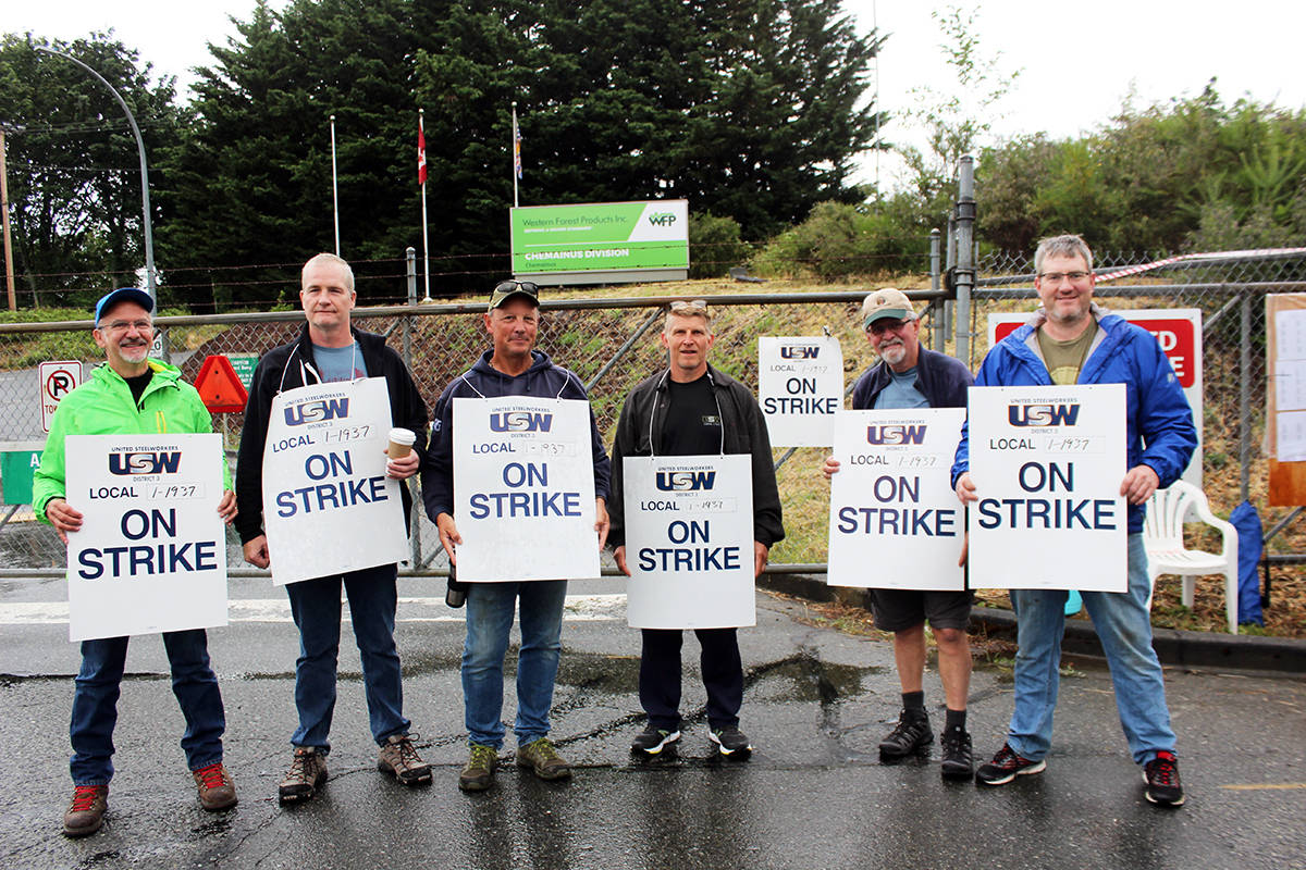 United Steelworkers Local 1-1937 members on the picket line Tuesday morning outside the main gate to the Western Forest Products Chemainus sawmill, from left, are: David Karras, Randy Robertson, Brian Bull, Robert Joyce, Brad Mitchell and Kevin Blatchford. (Photo by Don Bodger)