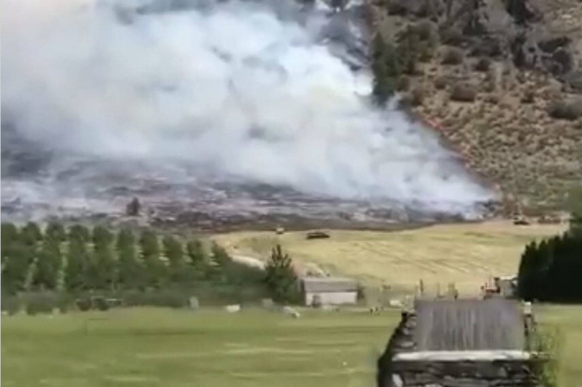 A wildfire is burning 20 kilometres south of Osoyoos in Washington. (Twitter photo)