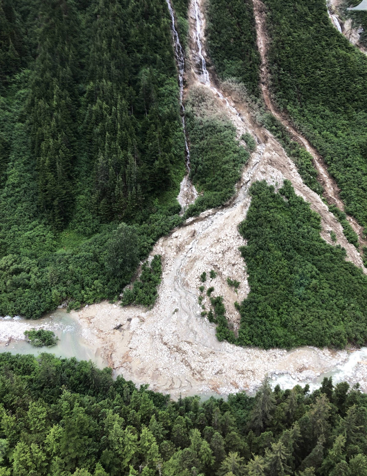 The landslide above the 18 Mile bridge over the Kitimat River. (Photo Coastal GasLink)