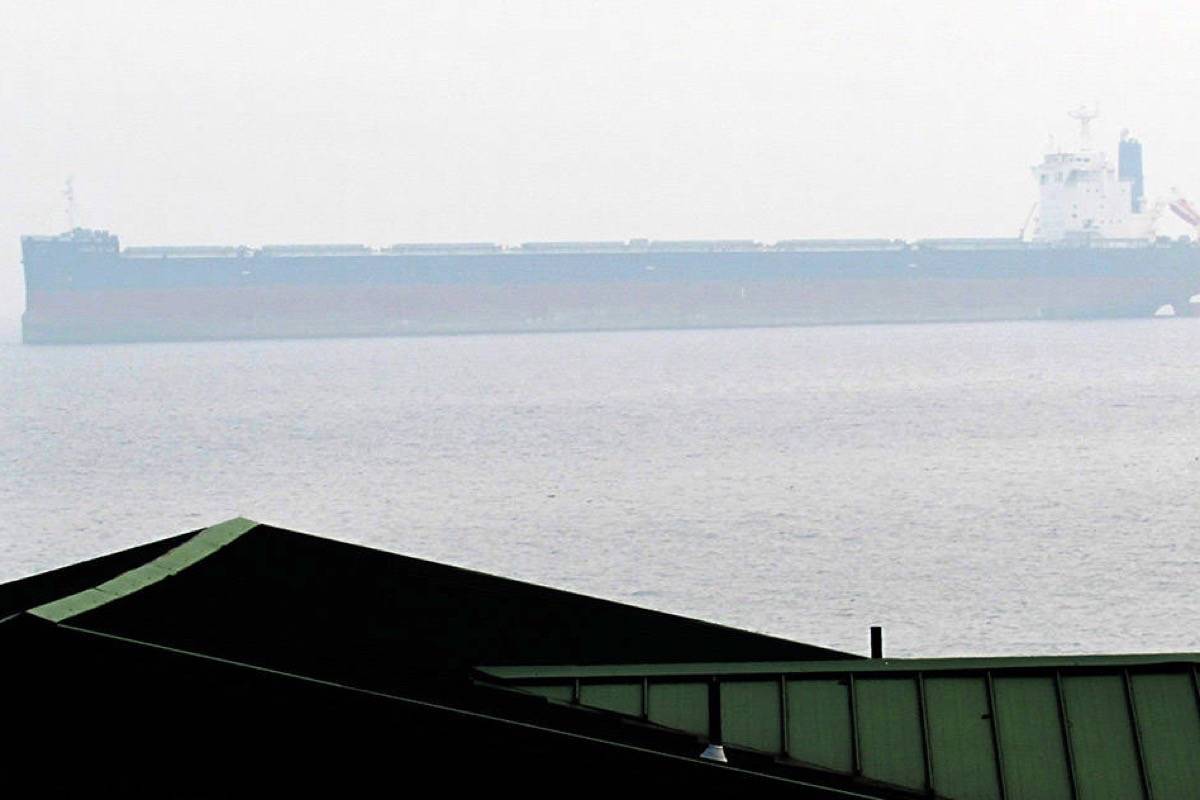 The Cowichan Valley Regional District will call on the federal government to eliminate commercial freighter anchorages in Cowichan Bay. (File photo)