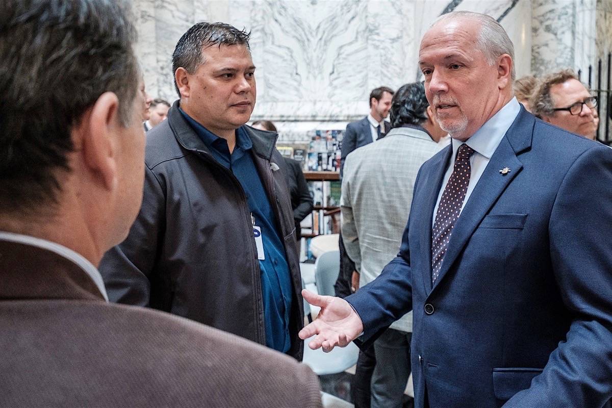 Premier John Horgan talks with coastal Indigenous chiefs at event marking salmon farm monitoring agreement, B.C. legislature, Sept. 19, 2019. (B.C. government)