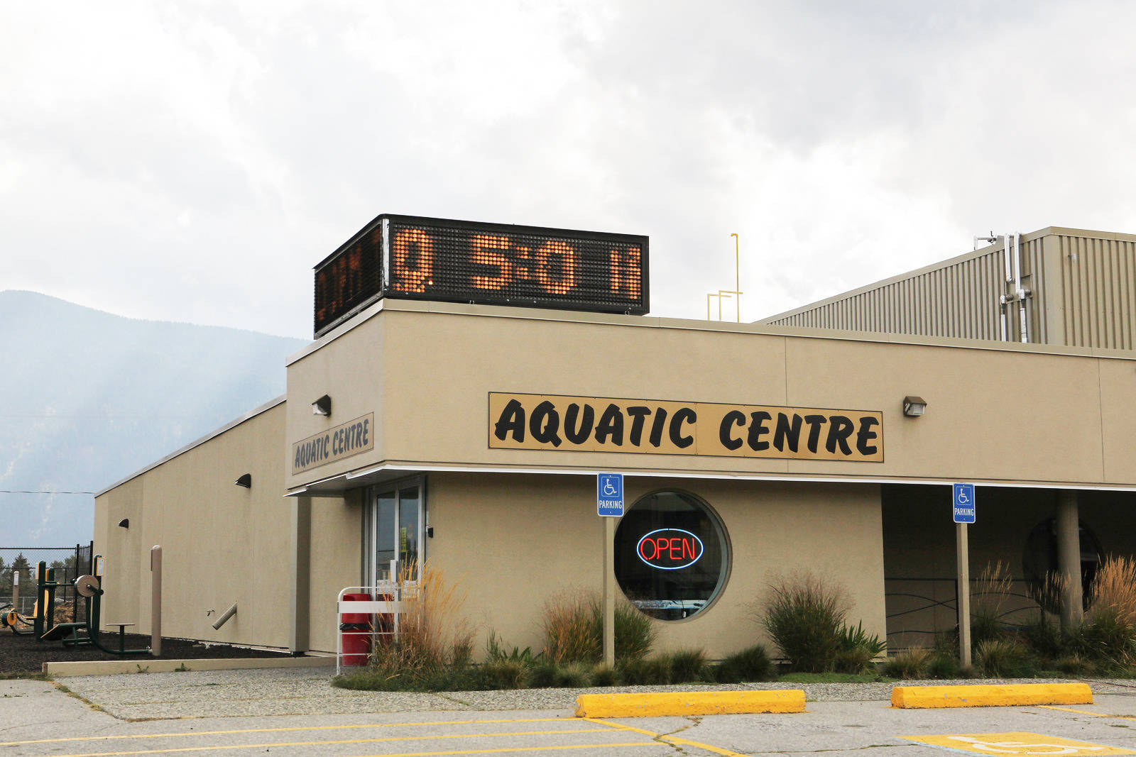 Grand Forks Aquatic Centre - Credit BoundaryBC.com