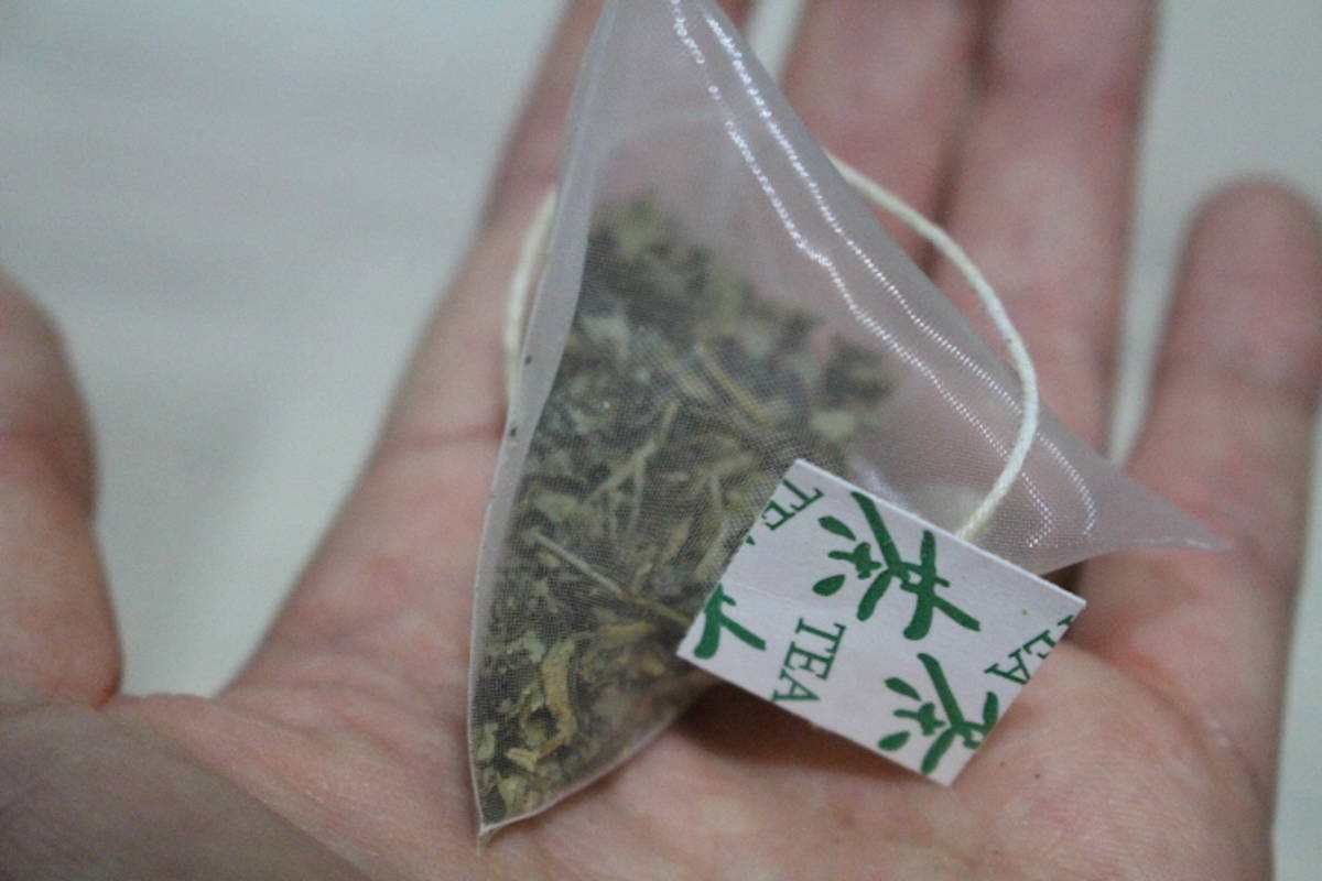Plastic tea bags like this one leach billions of microplastics into each cup of tea, according to a new study. (Wikimedia Commons)
