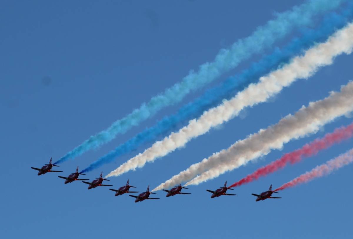 Red Arrows’ quick display over Victoria draws hundreds of spectators