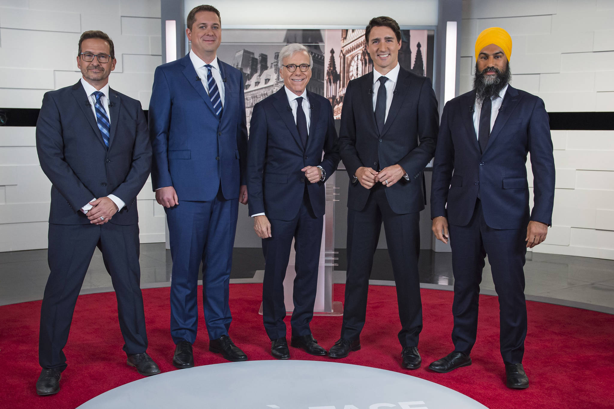 Leader of the Bloc Quebecois Yves-Francois Blanchet, left to right, Conservative Leader Andrew Scheer, TVA host Pierre Bruneau, Liberal Leader Justin Trudeau and NDP Leader Jagmeet Singh pose for a photo at the TVA french debate for the 2019 federal election, in Montreal, Wednesday, Oct. 2, 2019. (THE CANADIAN PRESS/Joel Lemay)