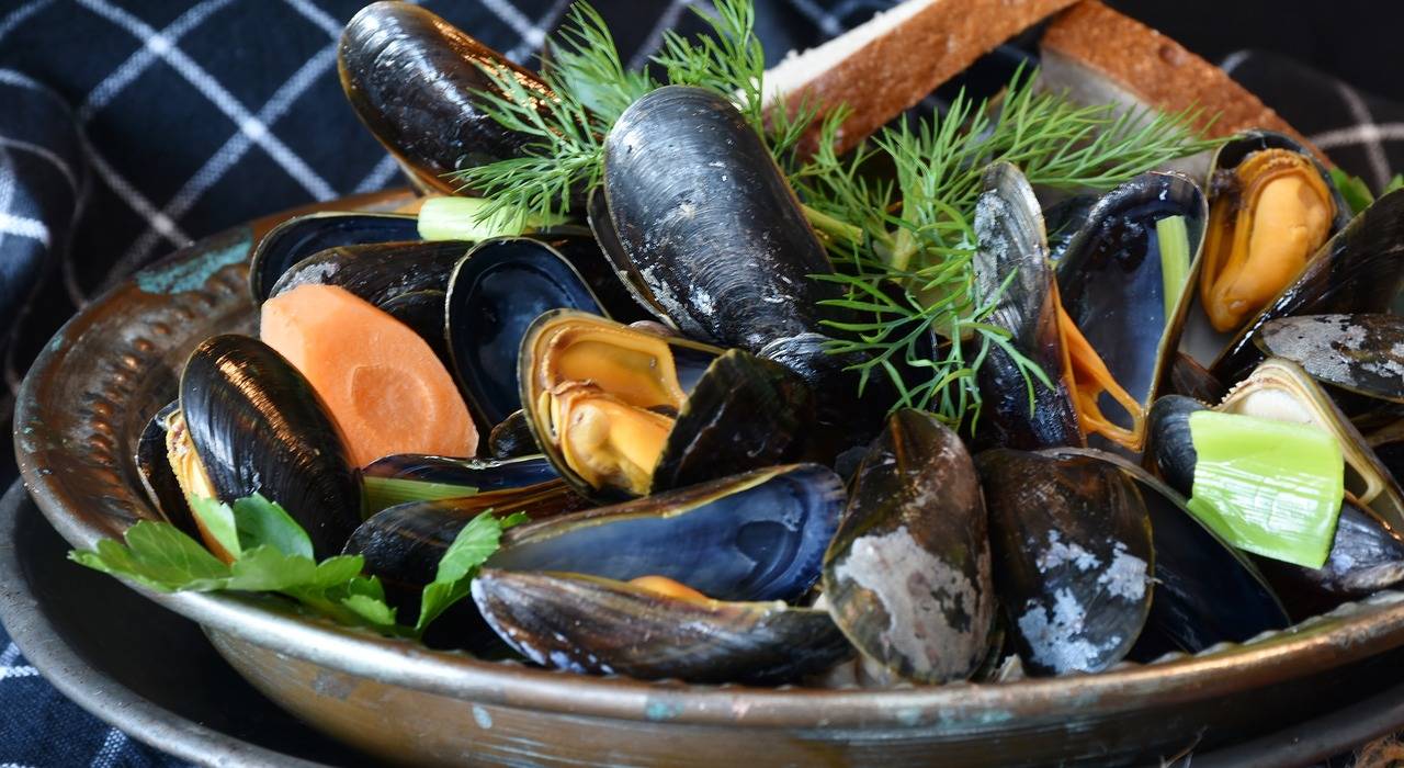 Start living in your shell: Chef Dez on cooking shellfish