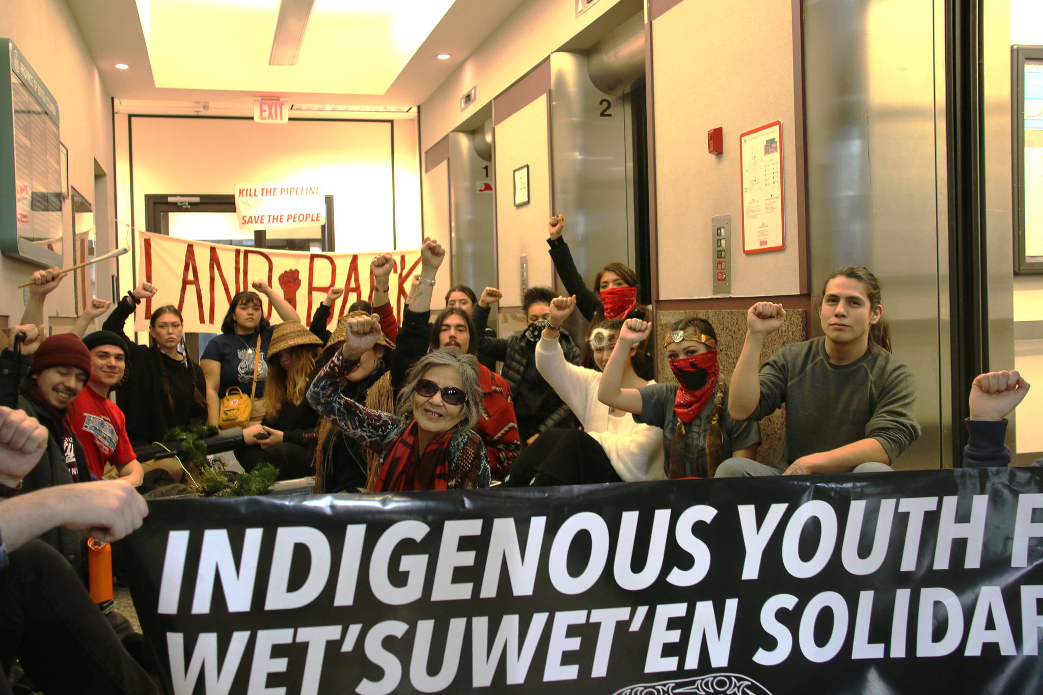 A group of about 20 protesters blocked the entrance to the Ministry of Energy, Mines and Petroleum Resources building in Victoria on Tuesday in a show of solidarity for the Wet’suwet’en First Nation. (Kendra Crighton/News Staff)