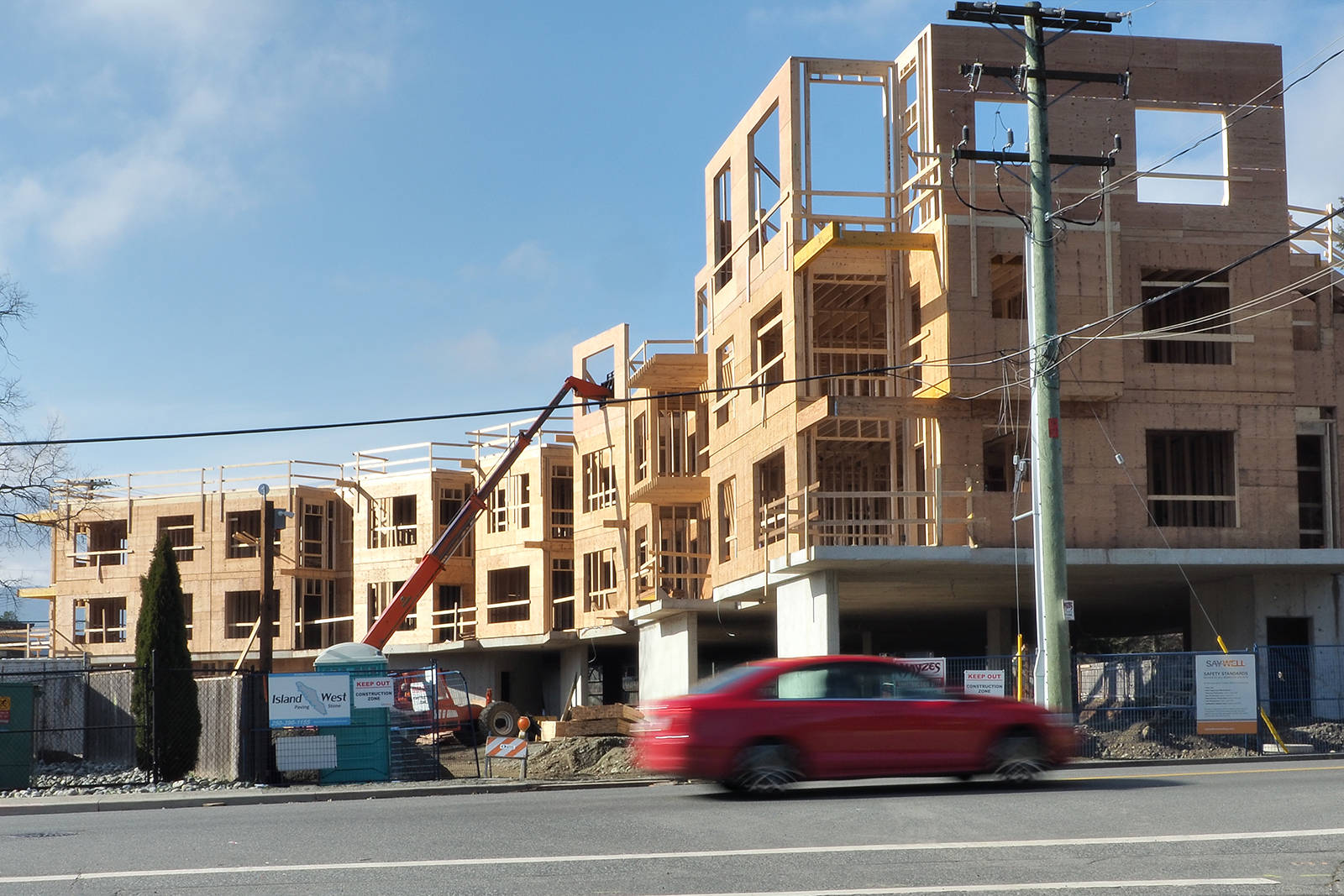 Construction on an apartment building close to the intersection of Bowen Road and Pryde Avenue. (Chris Bush/News Bulletin)