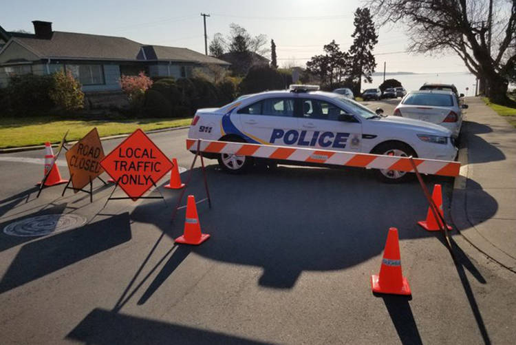 The parking lot at Willows Beach Park joins those across the region now closed to the public. (@OakBayPolice/Twitter)