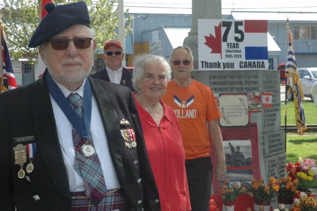 Dutch liberation commemorated at Duncan cenotaph
