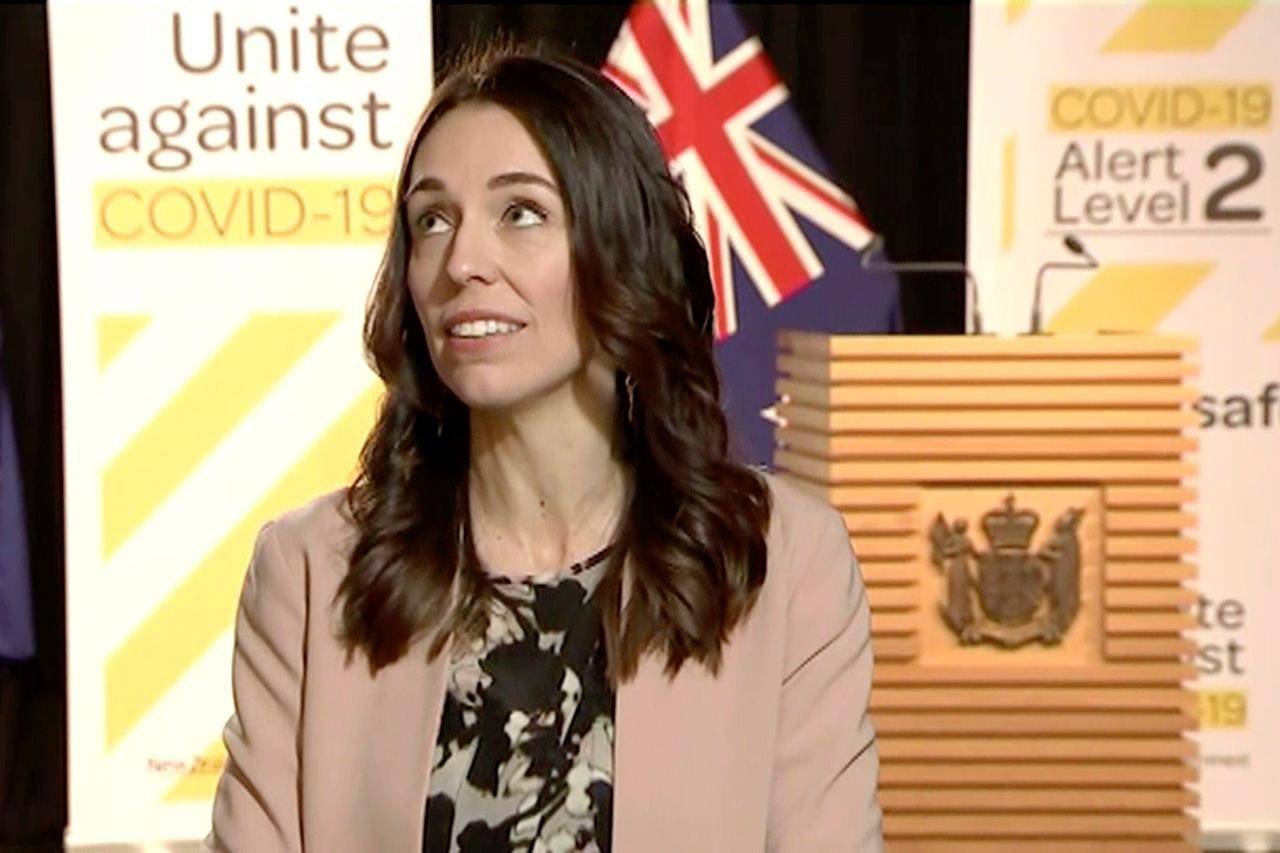 VIDEO: New Zealand leader carries on with TV interview during quake