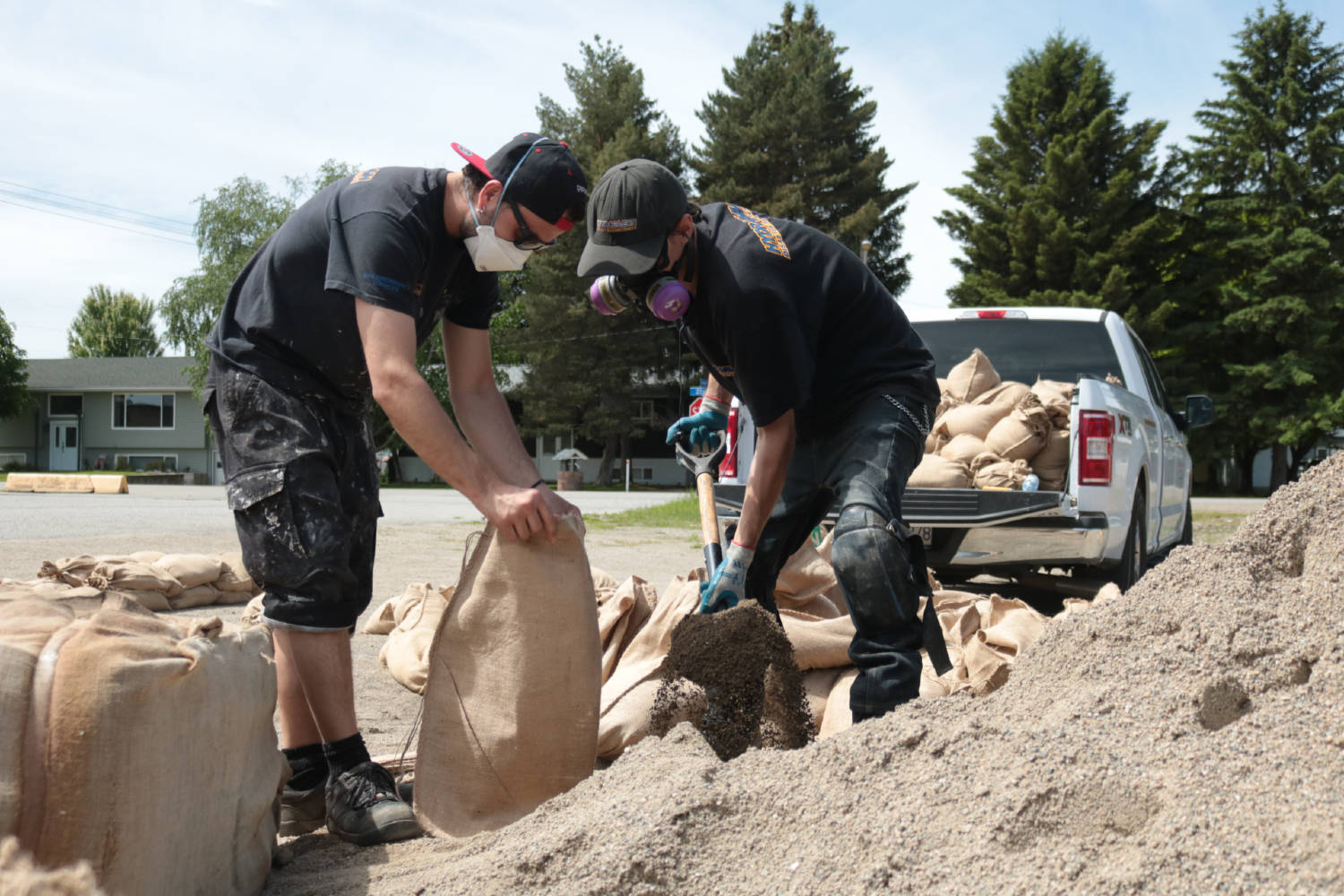 Jesse McCullough and Cass Hall fill sandbags at the Grand Forks arena on May 28, 2020.                                (Jensen Edwards/Grand Forks Gazette)