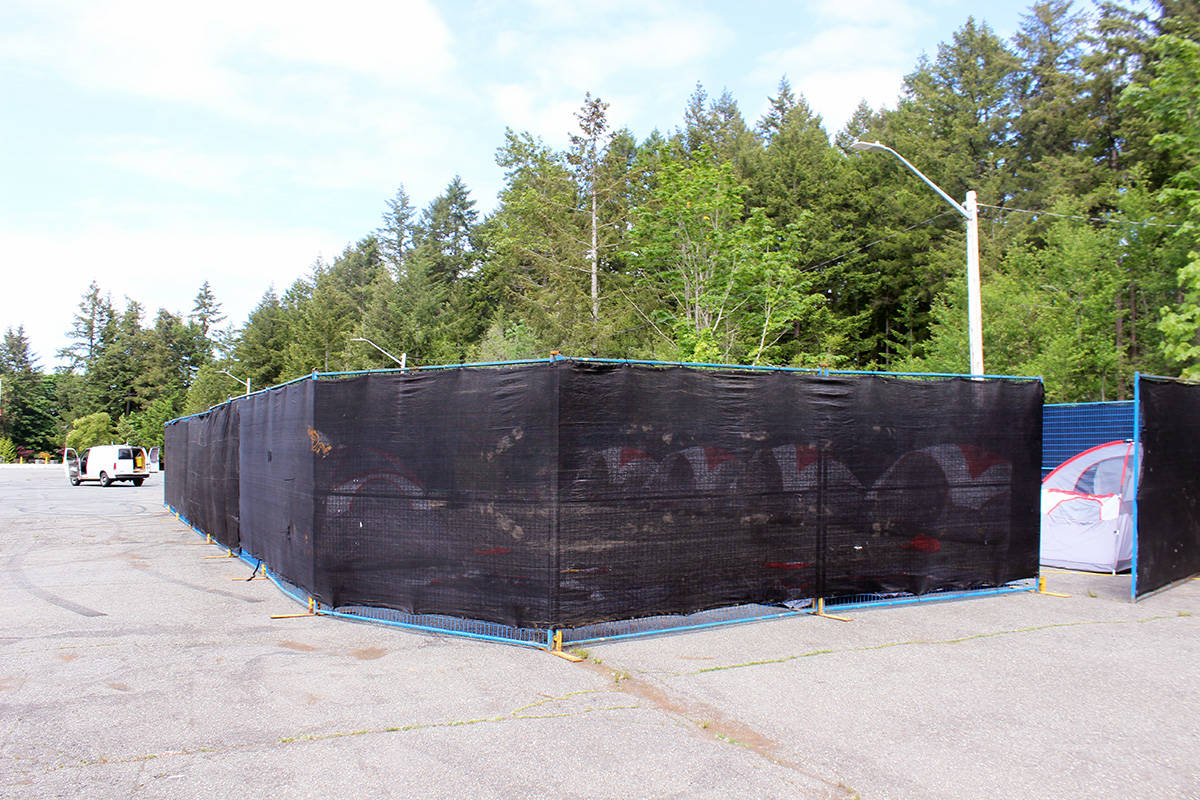 The Fuller Lake Arena parking lot homeless tenting enclosure. (Photo by Don Bodger)