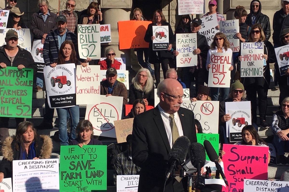 B.C. Liberal agriculture critic Ian Paton addresses farmers’ rally outside the B.C. legislature over housing restrictions, Oct. 28, 2019. (Tom Fletcher/Black Press)