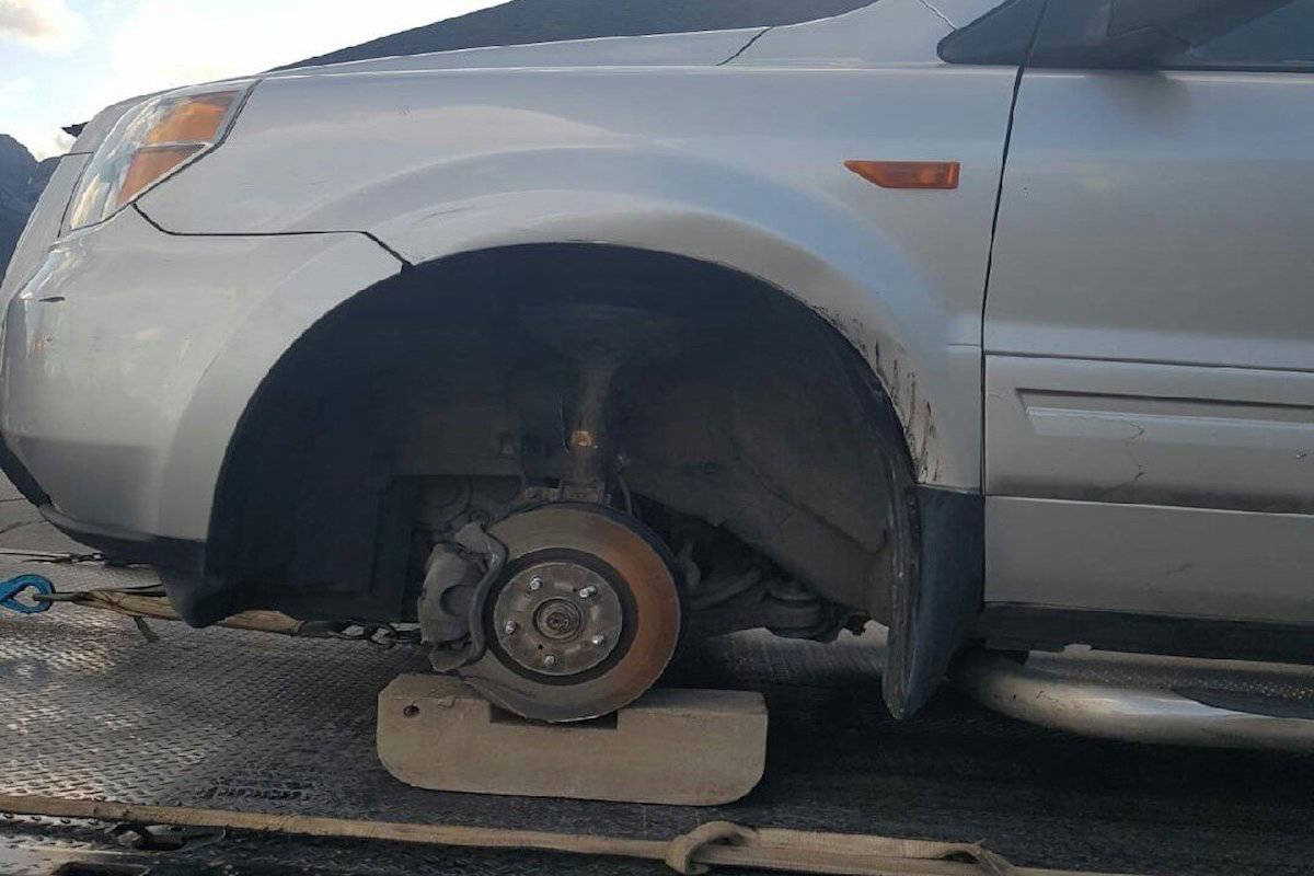 Krista Paulen’s 2006 Honda Pilot after her tire flew off on Highway 1 near Canmore Alberta. (Photo - Rick Bigland)