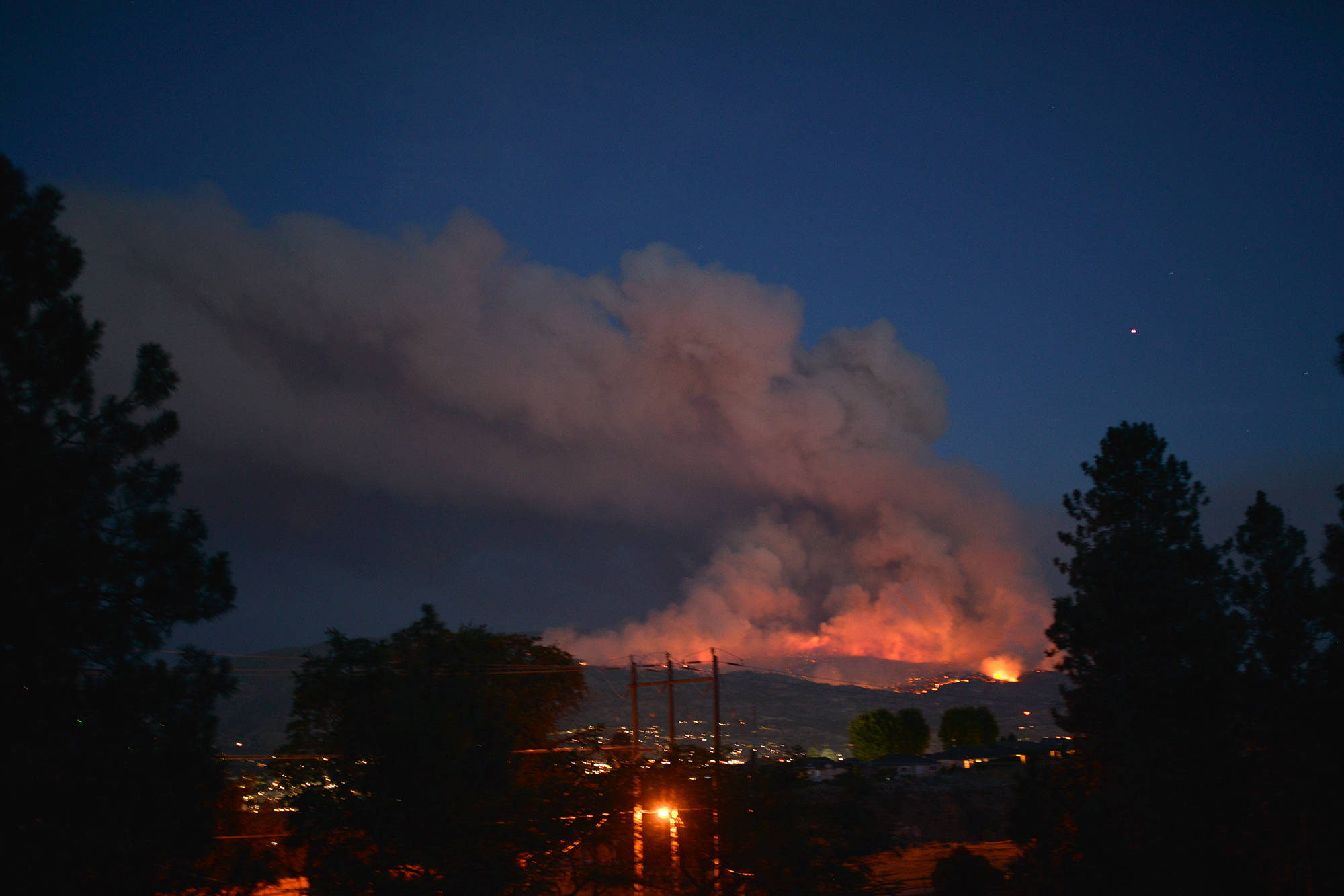 More than 3,000 homes on alert as wildfire near Penticton grows to 1,000 hectares