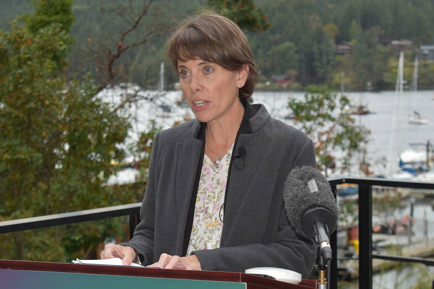 BC Greens leader Sonia Furstenau says British Columbians face a choice between “false majority government” and a “more cooperative, collaborative” form of governance during a campaign stop in Saanich North and the Islands Monday (Wolf Depner/News Staff)