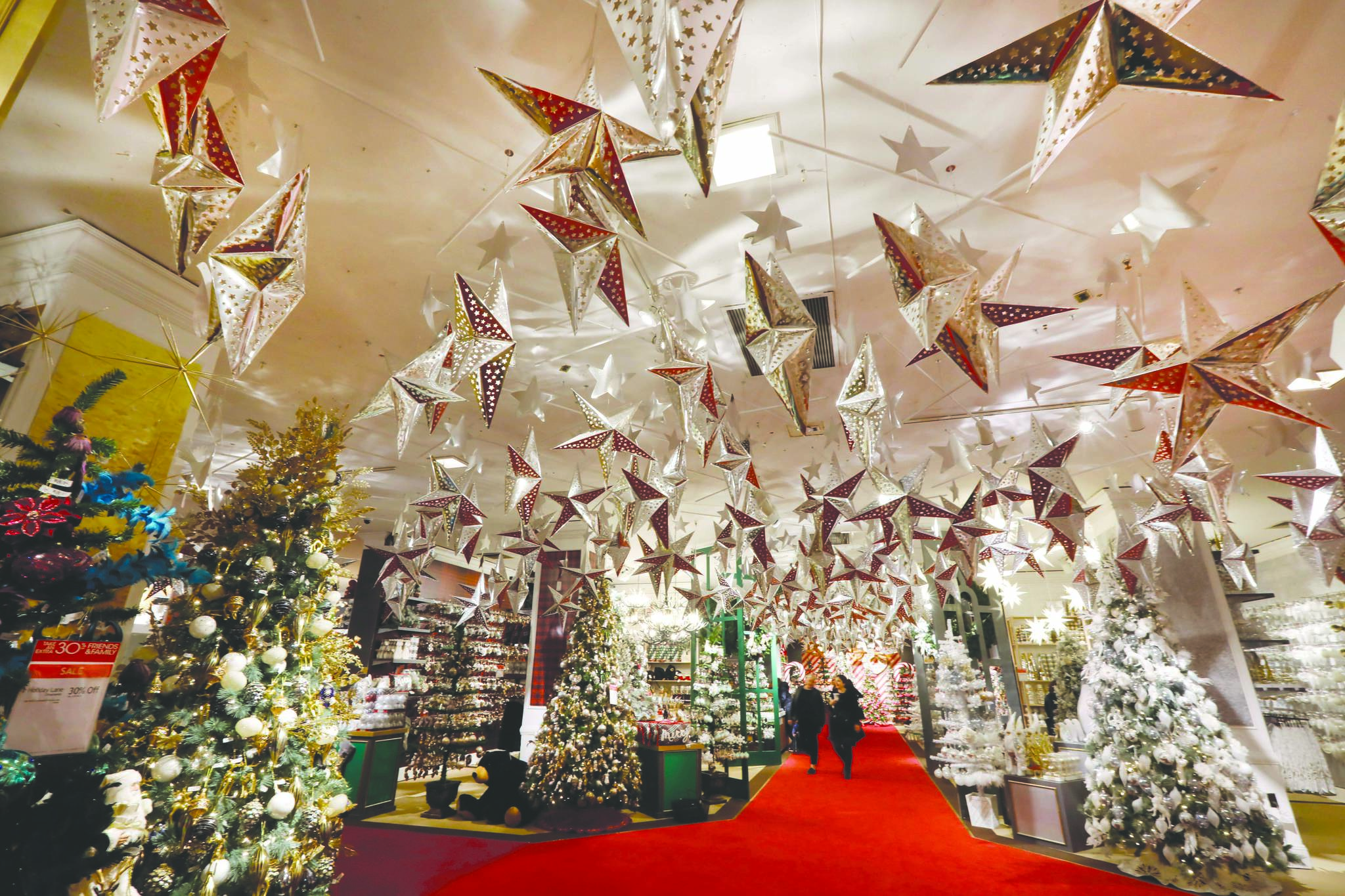 The Better Business Bureau is recommending that businesses ramp up their COVID-friendly shopping options now to prepare for the holiday season. (AP Photo/Richard Drew)